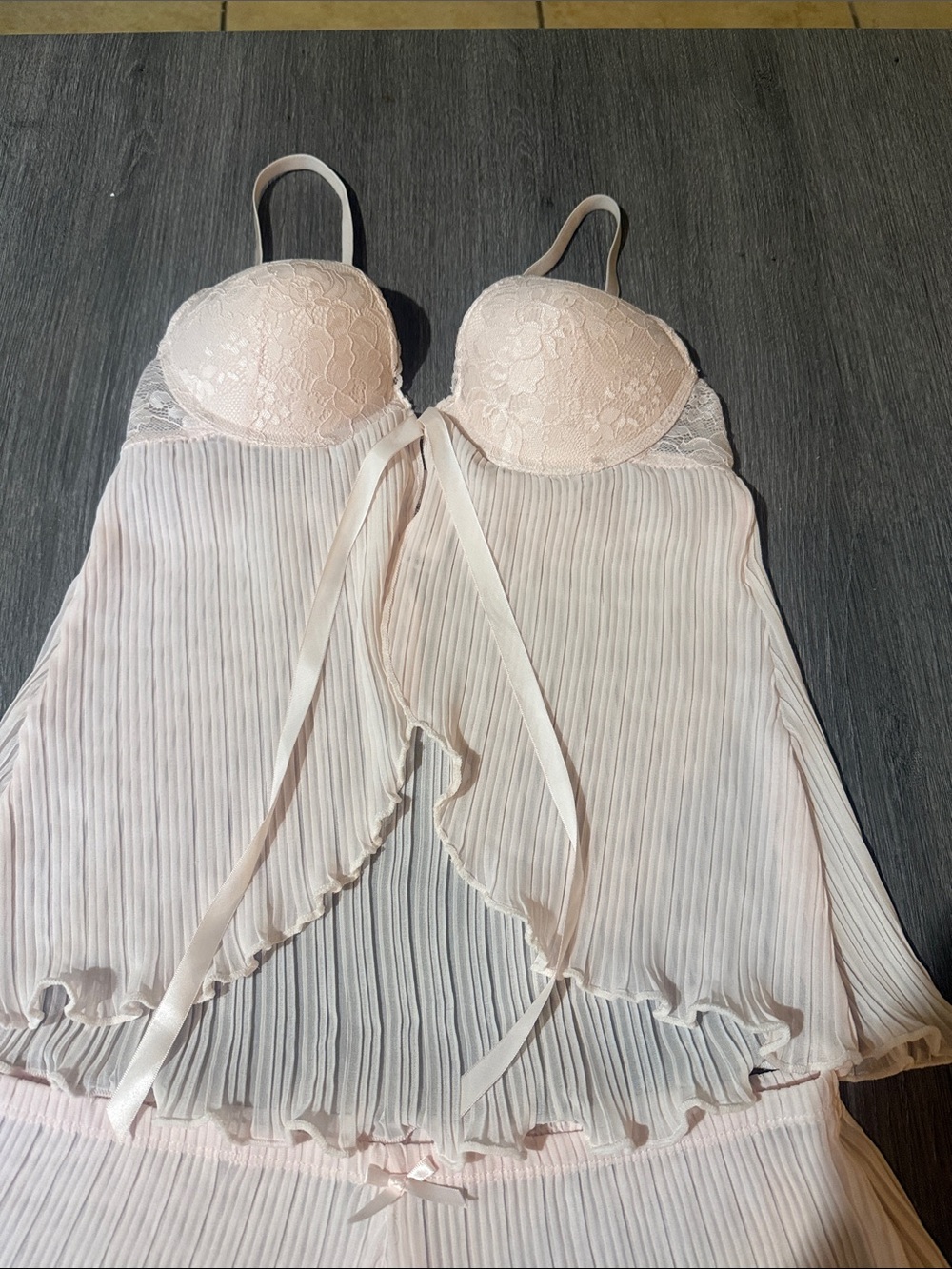 Marilyn Monroe Pale Pink Lace-Trim Pleated Cami & Short Sleep Set - Picture 2 of 4